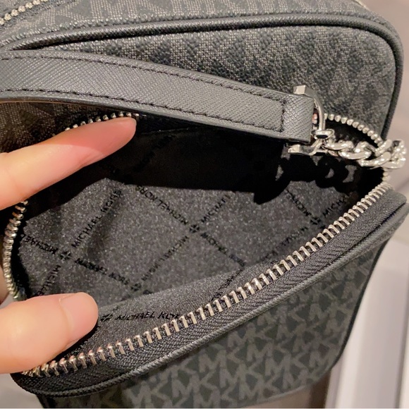 Michael Kors Jet Set Travel Flight Medium Logo Crossbody Bag in black signature - Picture 7 of 11